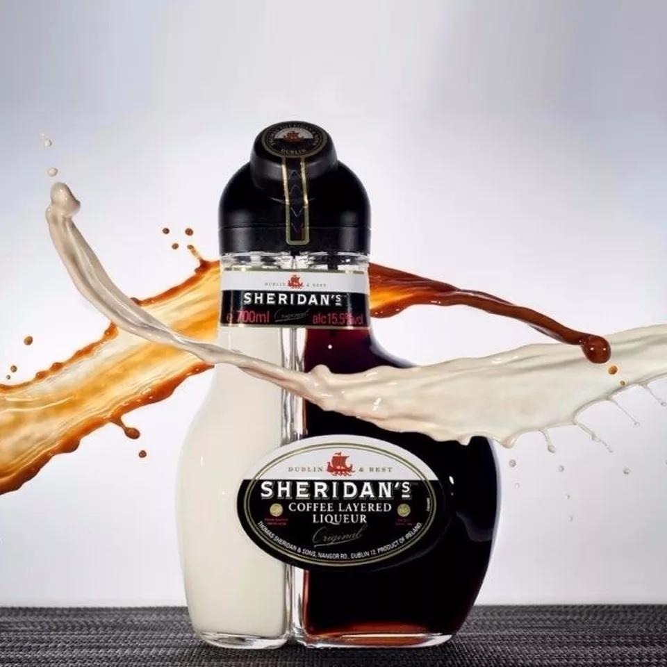 licor cremoso sheridans. Cafe irlandes mas licor de chocolate blanco, es perfecto.